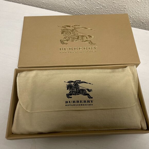 Burberry Wallet - Picture 5 of 5